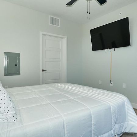 Modern Dwntwn 1 Bdrm Apt Pool Gym Free Parking Индианаполис Екстериор снимка