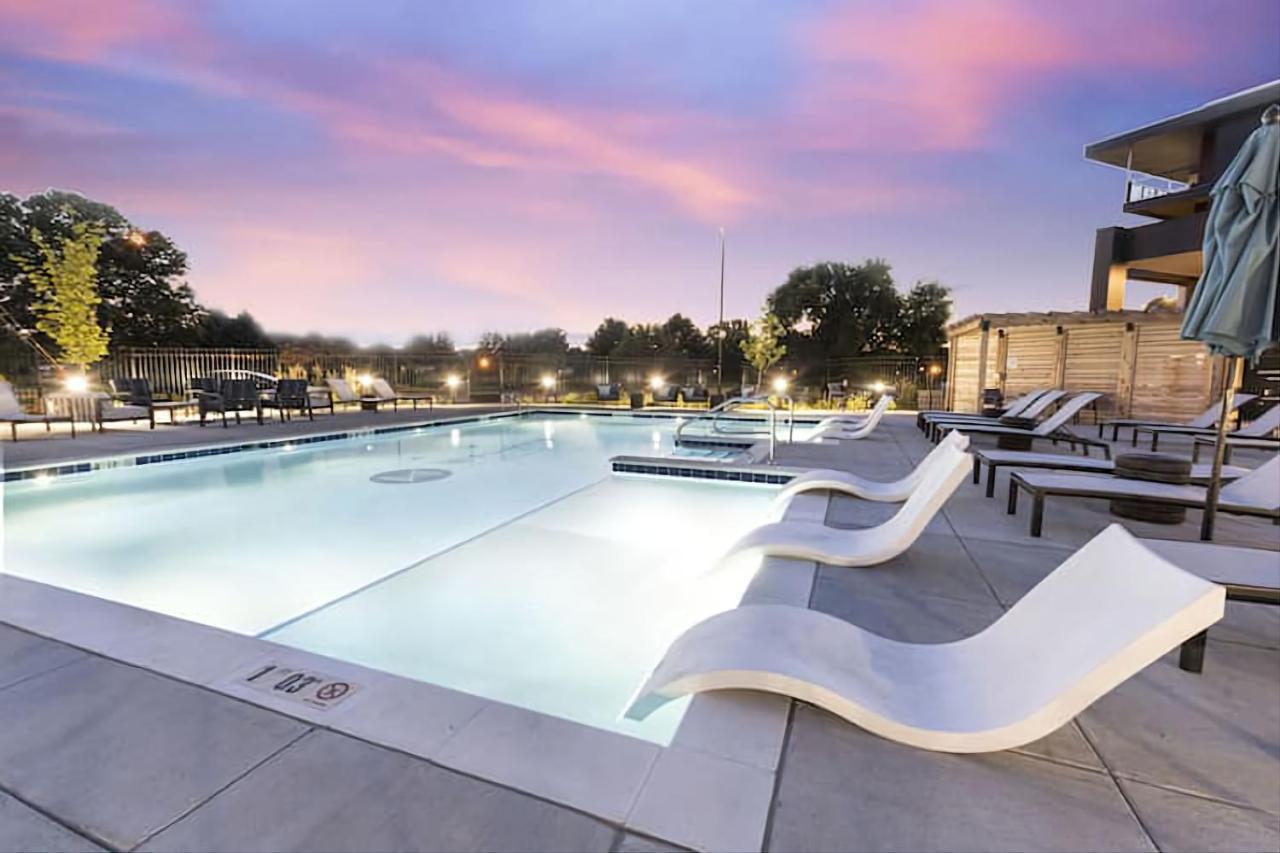 Modern Dwntwn 1 Bdrm Apt Pool Gym Free Parking Индианаполис Екстериор снимка