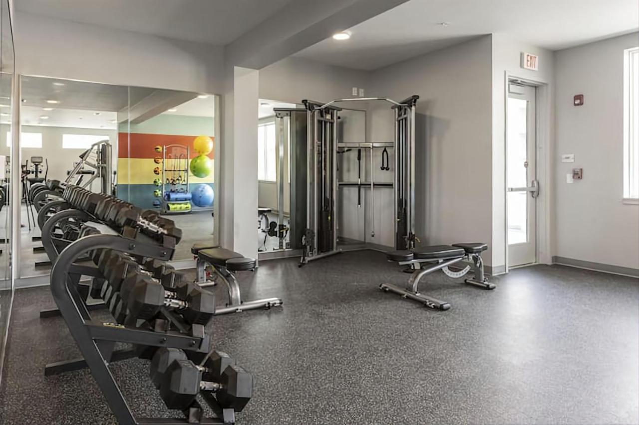 Modern Dwntwn 1 Bdrm Apt Pool Gym Free Parking Индианаполис Екстериор снимка