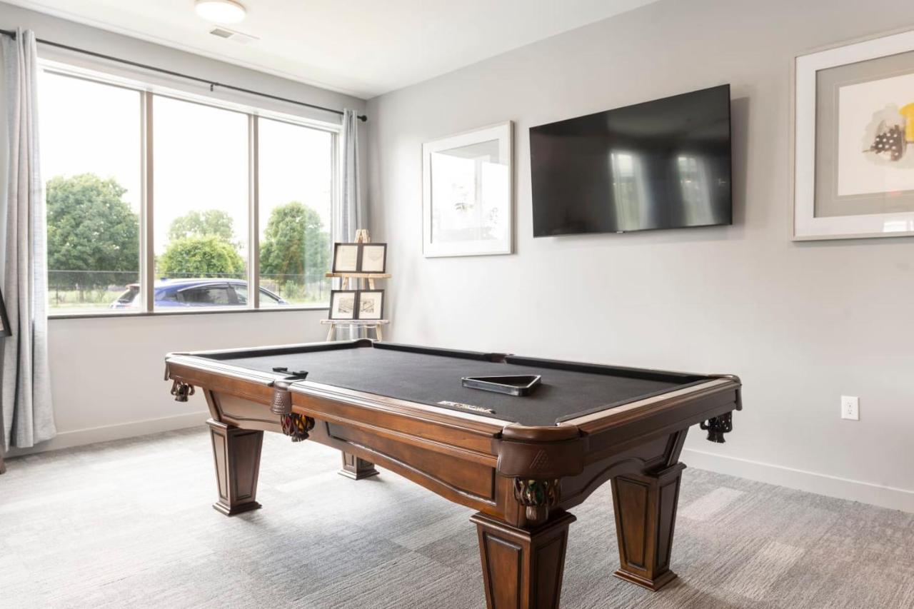 Modern Dwntwn 1 Bdrm Apt Pool Gym Free Parking Индианаполис Екстериор снимка