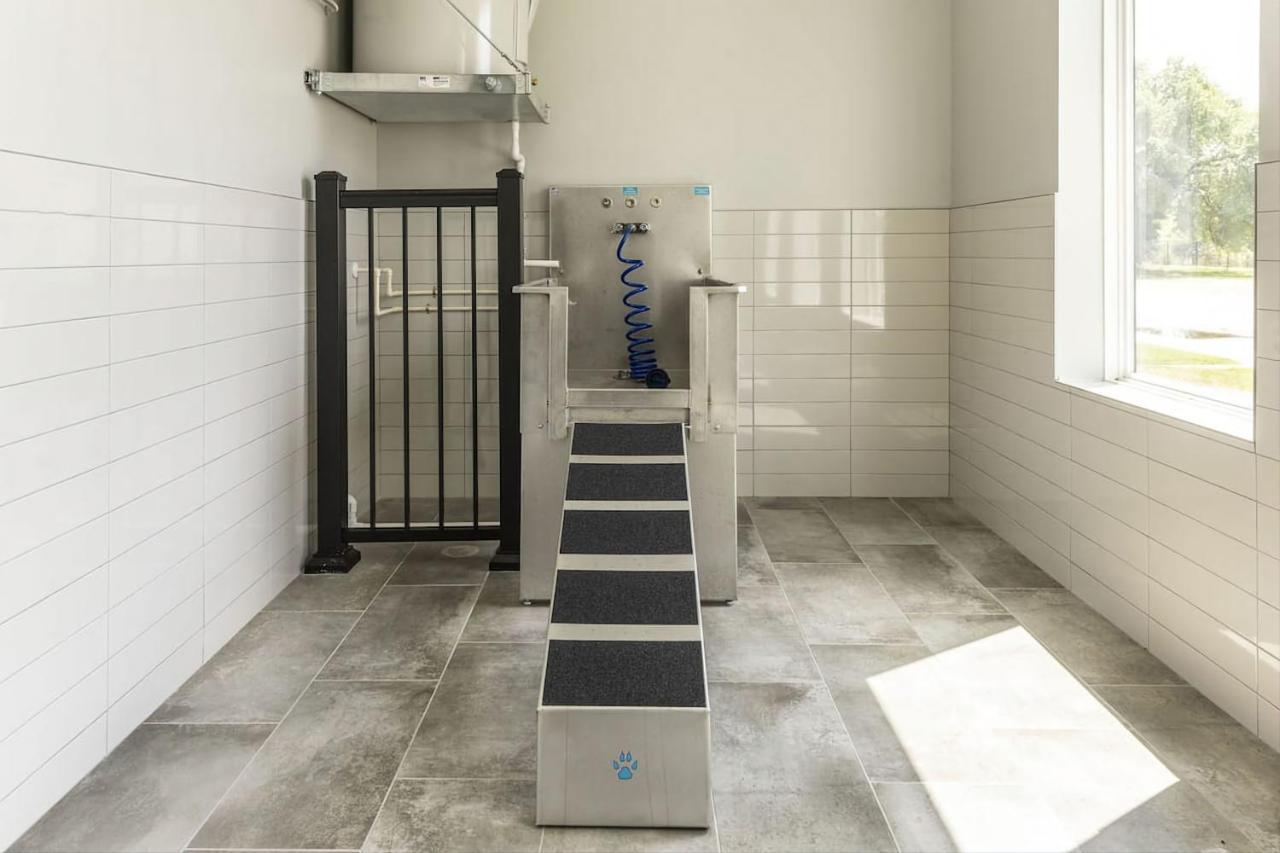 Modern Dwntwn 1 Bdrm Apt Pool Gym Free Parking Индианаполис Екстериор снимка